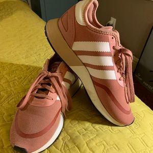 Adidas Sneakers